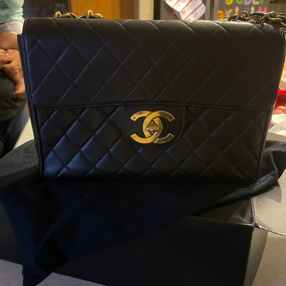 Vintage Chanel Jumbo with big CC’s - Picture 2 of 12